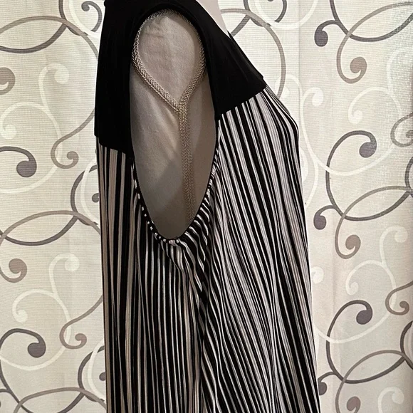 Roz & Ali Black and White Striped Blouse - Picture 2 of 5